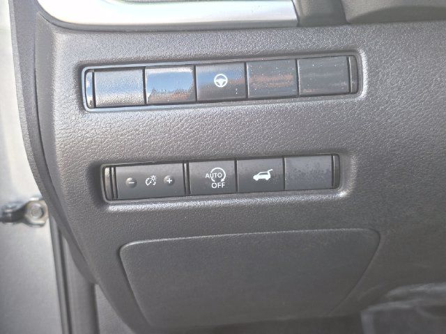 Used 2025 Nissan Rogue SV AWD/4WD image 32