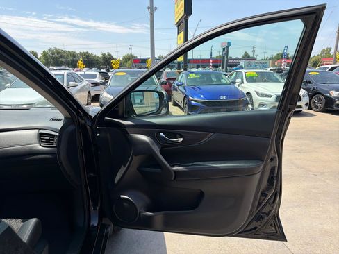 Used 2018 Nissan Rogue SV AWD/4WD image 23