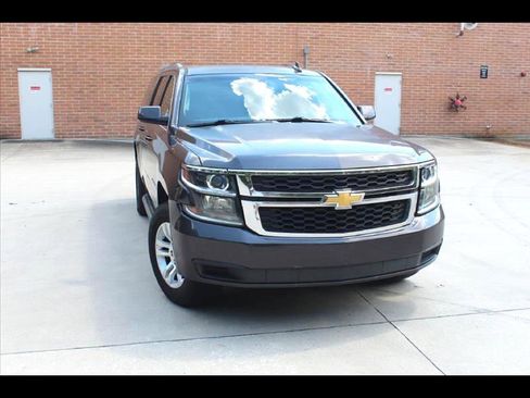 Used 2016 Chevrolet Suburban LT image 1