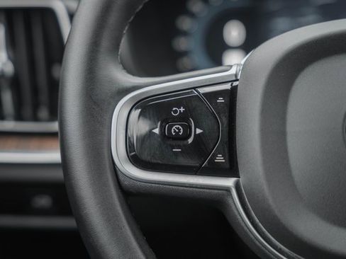 Used 2025 Volvo V60 B5 Cross Country Plus image 29