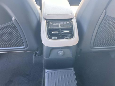 New 2026 Volvo XC90 T8 Ultra w/ Protection Package Premier AWD/4WD image 17
