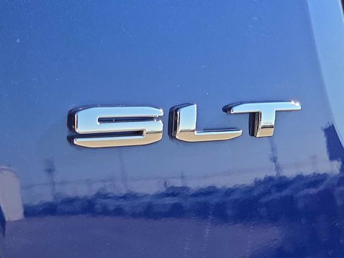 Used 2023 GMC Acadia SLT AWD/4WD image 11