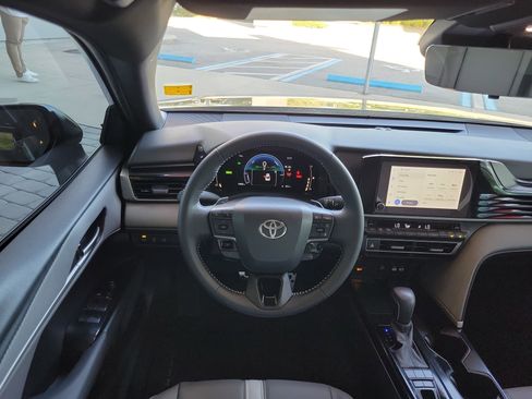 Used 2025 Toyota Camry SE image 26