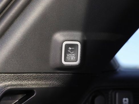 New 2025 Jeep Grand Cherokee Altitude image 8