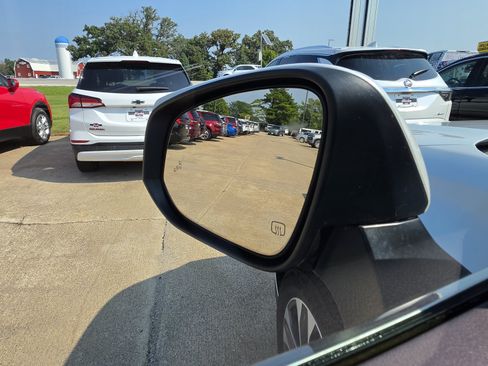Used 2022 Toyota Highlander XLE AWD/4WD image 10