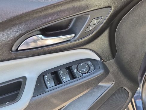 Used 2019 Chevrolet Equinox LS FWD image 31