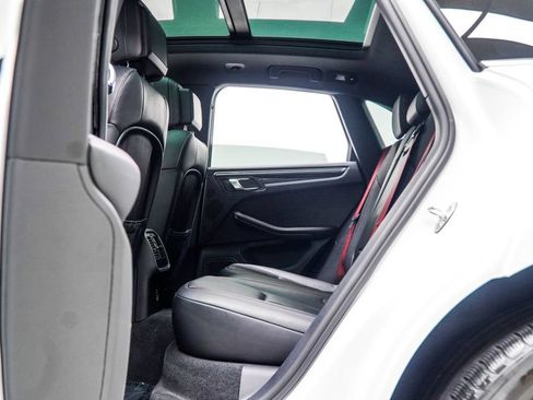 Used 2023 Porsche Macan S AWD/4WD image 44