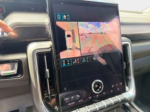 Used 2025 GMC Yukon Elevation image 24