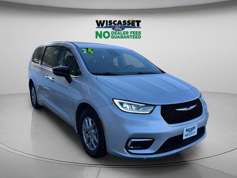 Used 2024 Chrysler Pacifica Touring-L FWD image 22