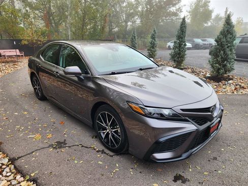 Used 2023 Toyota Camry SE image 7