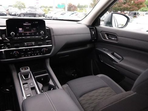 Certified 2025 Nissan Pathfinder SV w/ SV Premium Package FWD image 27