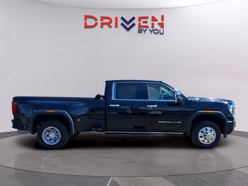 Used 2024 GMC Sierra 3500 Denali w/ Technology Package AWD/4WD image 6