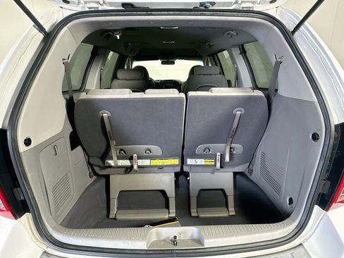 Used 2008 Hyundai Entourage GLS FWD image 26