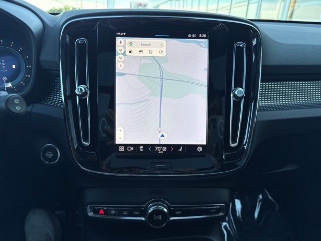 Certified 2025 Volvo XC40 B5 Plus AWD/4WD image 25