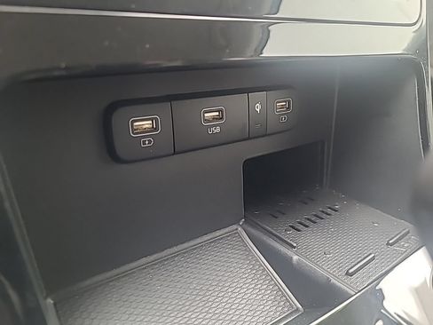 Certified 2024 Kia Carnival EX FWD image 32