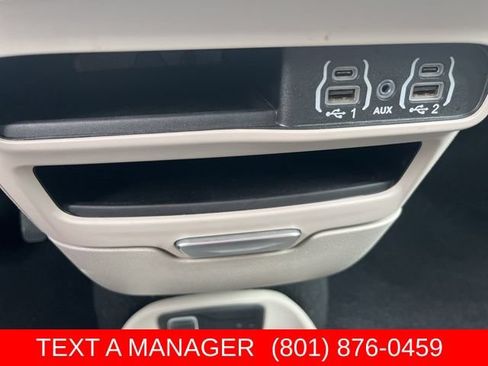 Used 2024 Chrysler Pacifica Limited FWD image 27