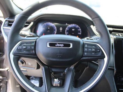 Used 2024 Jeep Grand Cherokee L Altitude AWD/4WD image 18