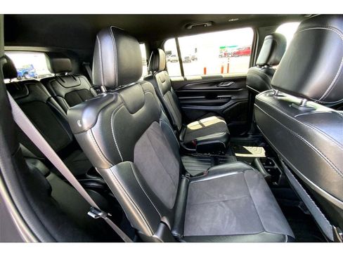 Used 2024 Jeep Grand Cherokee L Altitude AWD/4WD image 29