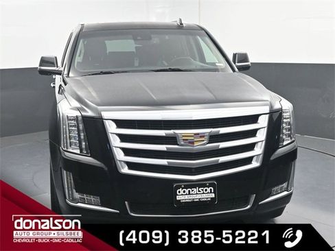Used 2016 Cadillac Escalade Luxury image 3
