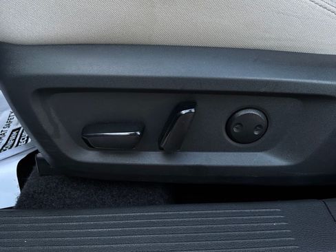 Used 2025 Nissan Rogue SV FWD image 11