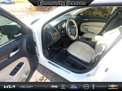 Used 2015 Chrysler 300 C Platinum w/ Harman/Kardon Audio Group image 11