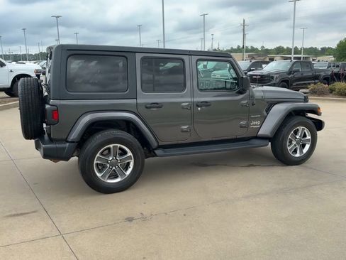 Used 2020 Jeep Wrangler Unlimited Sahara image 8