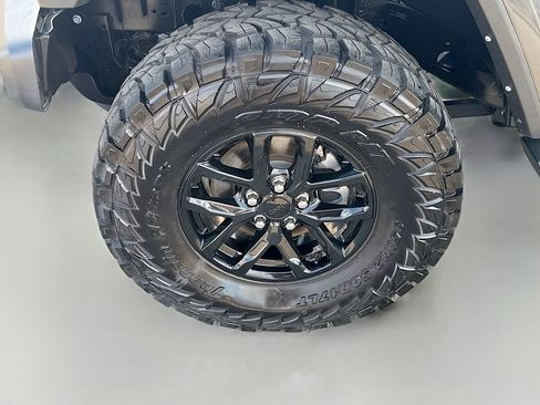 Used 2022 Jeep Gladiator Sport image 25