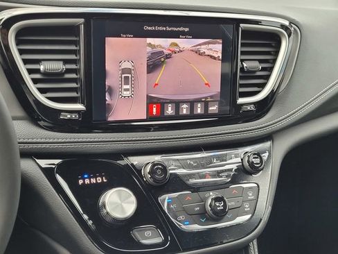 New 2027 Chrysler Pacifica Limited AWD/4WD image 11
