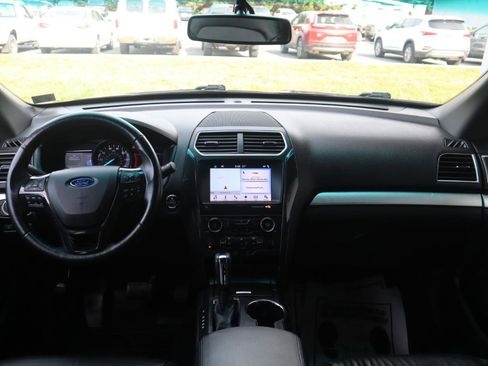 Used 2017 Ford Explorer XLT w/ Equipment Group 202A AWD/4WD image 56