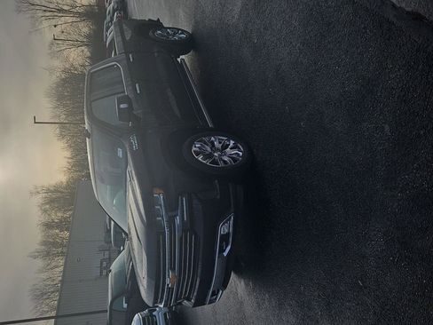 Used 2021 Chevrolet Silverado 1500 High Country w/ Technology Package image 4