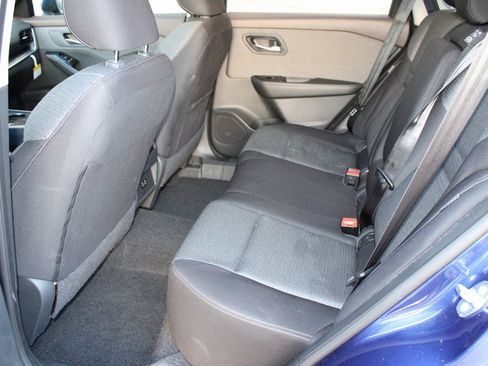 Used 2023 Nissan Rogue SV image 5