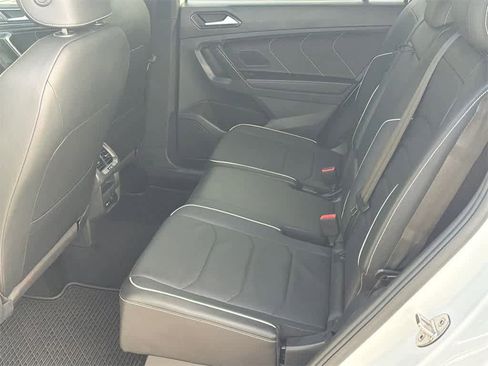 Used 2022 Volkswagen Tiguan SEL R-Line image 18