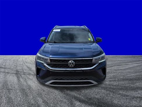 Used 2022 Volkswagen Taos SE w/ IQ.Drive SE Package FWD image 9