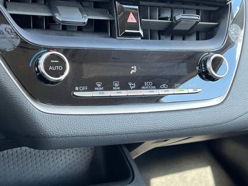 Used 2022 Toyota Corolla LE image 18