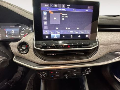 Used 2023 Jeep Compass Latitude AWD/4WD image 5