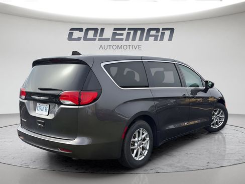 Used 2023 Chrysler Voyager LX FWD image 4