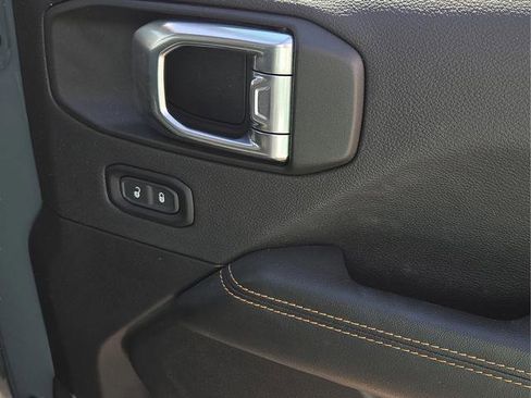 Used 2025 Jeep Wrangler Unlimited Sahara image 14