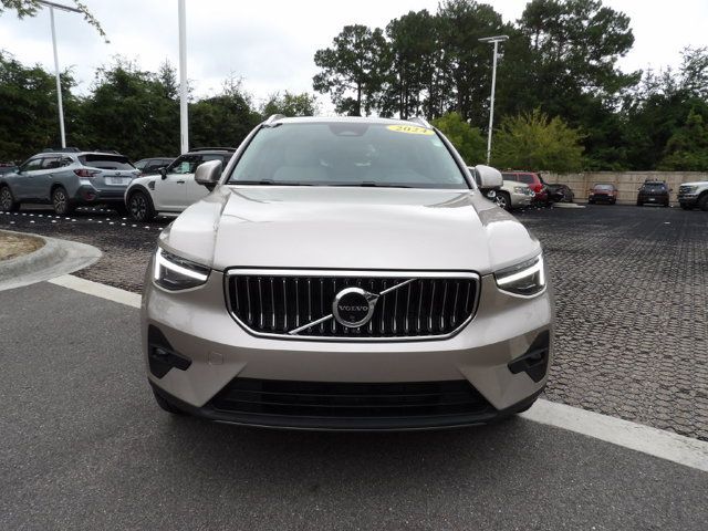 Certified 2024 Volvo XC40 B5 Plus w/ Climate Package AWD/4WD image 3