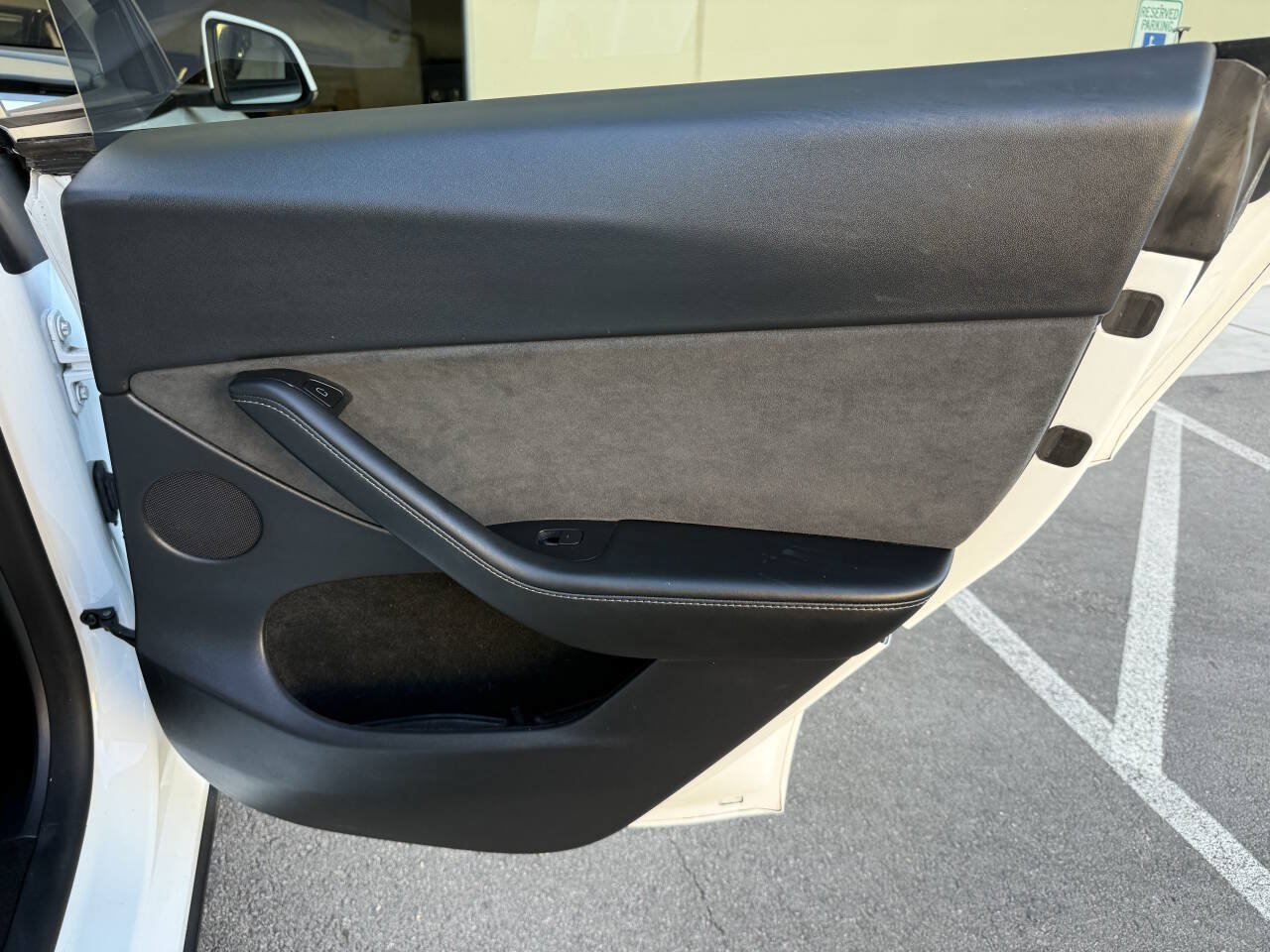 Used 2024 Tesla Model Y Long Range AWD/4WD image 16
