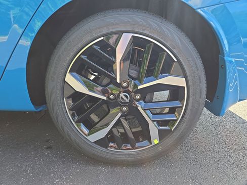 New 2025 Nissan Versa SR w/ Trunk Package image 9