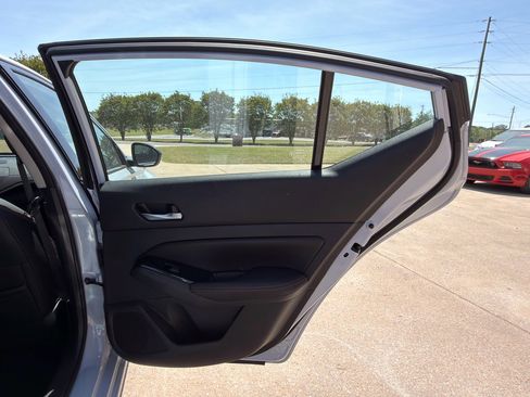 Used 2024 Nissan Altima 2.5 SR image 16