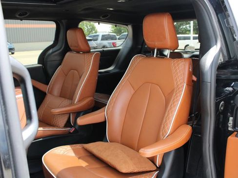 Used 2026 Chrysler Pacifica Pinnacle FWD image 22