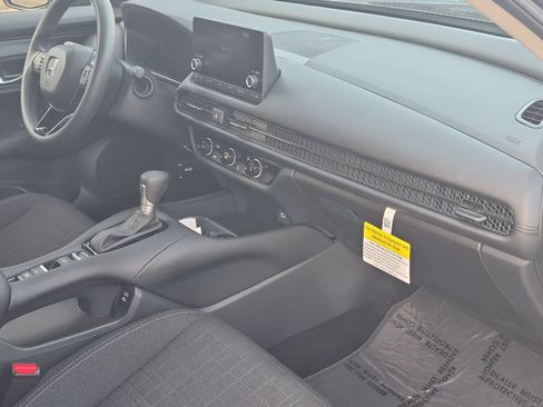 Certified 2025 Honda HR-V LX image 28