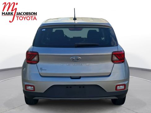 Used 2024 Hyundai Venue SE image 11