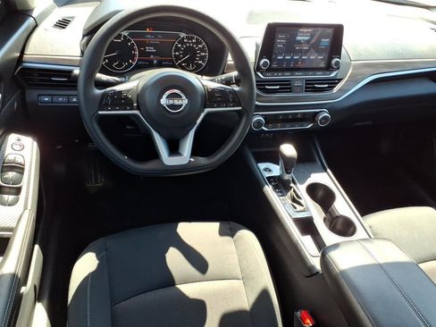 Used 2025 Nissan Altima 2.5 SV image 9