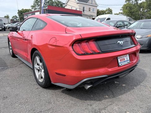 Used 2018 Ford Mustang Coupe RWD image 8
