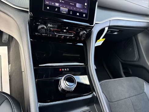 New 2025 Jeep Grand Cherokee Altitude image 19
