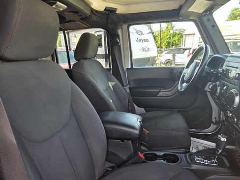 Used 2018 Jeep Wrangler Unlimited Sport S AWD/4WD image 22