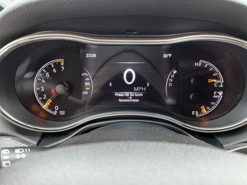 Used 2016 Jeep Grand Cherokee Laredo AWD/4WD image 12