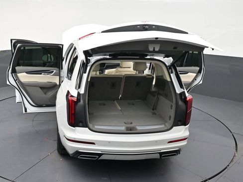 Used 2025 Cadillac XT6 Premium Luxury w/ LPO, Floor Liner Package FWD image 33